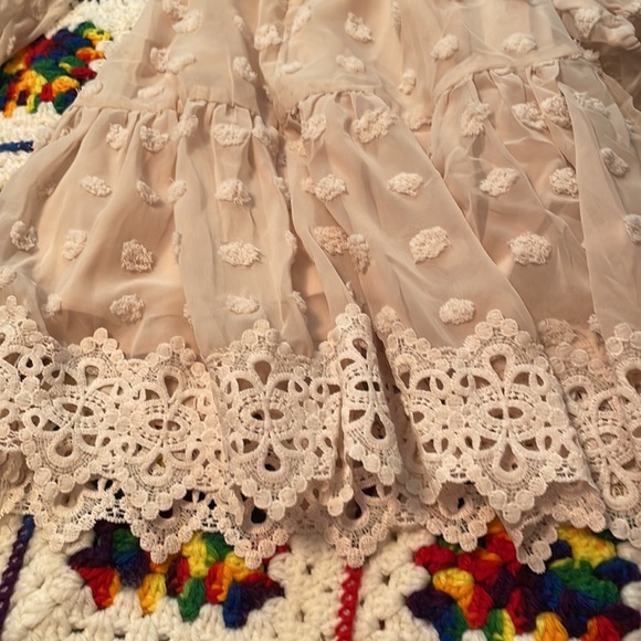 New without tag. Cream dress by Shein. Size small - Picture 4 of 5